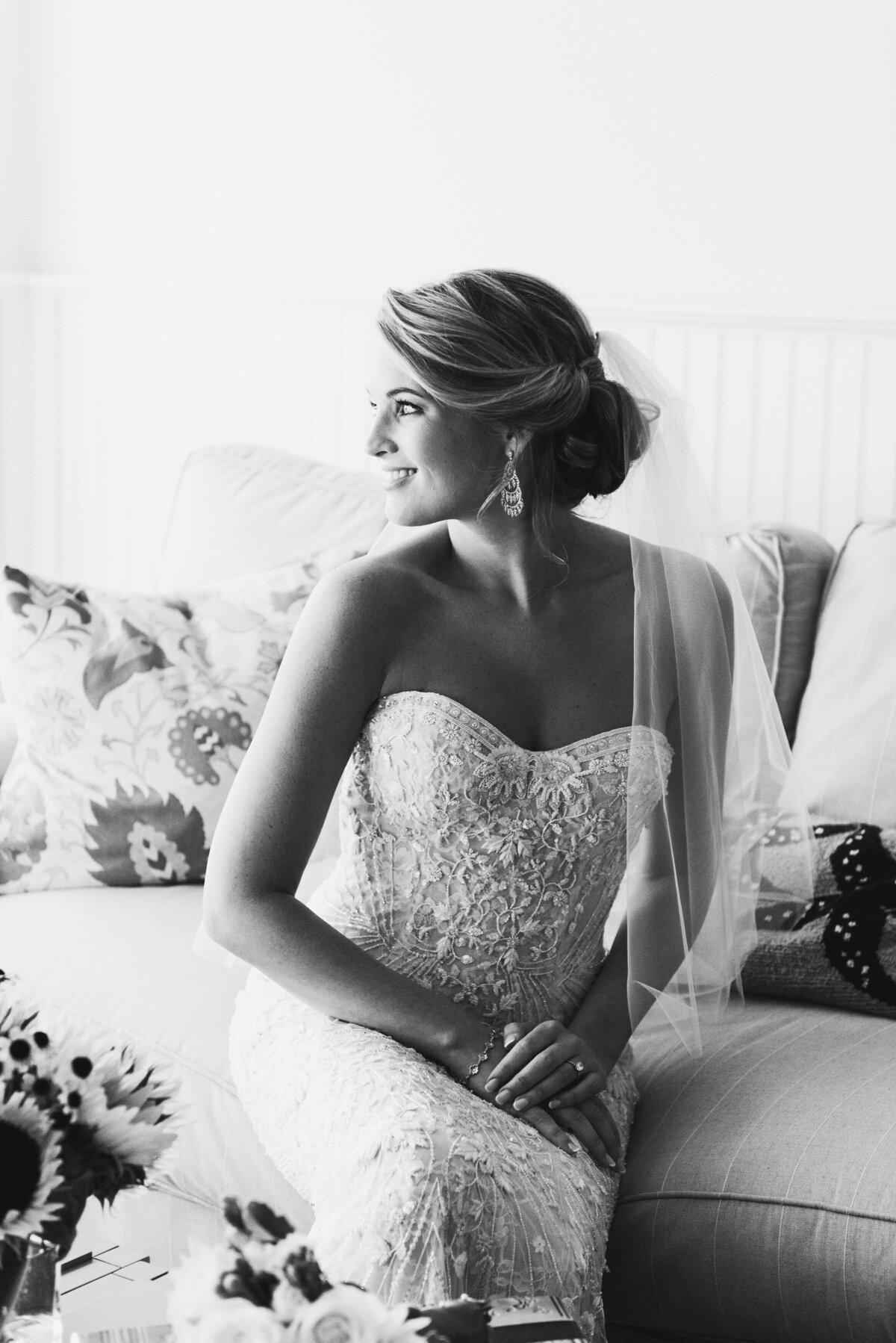 luxury-nantucket-bride-in-veil