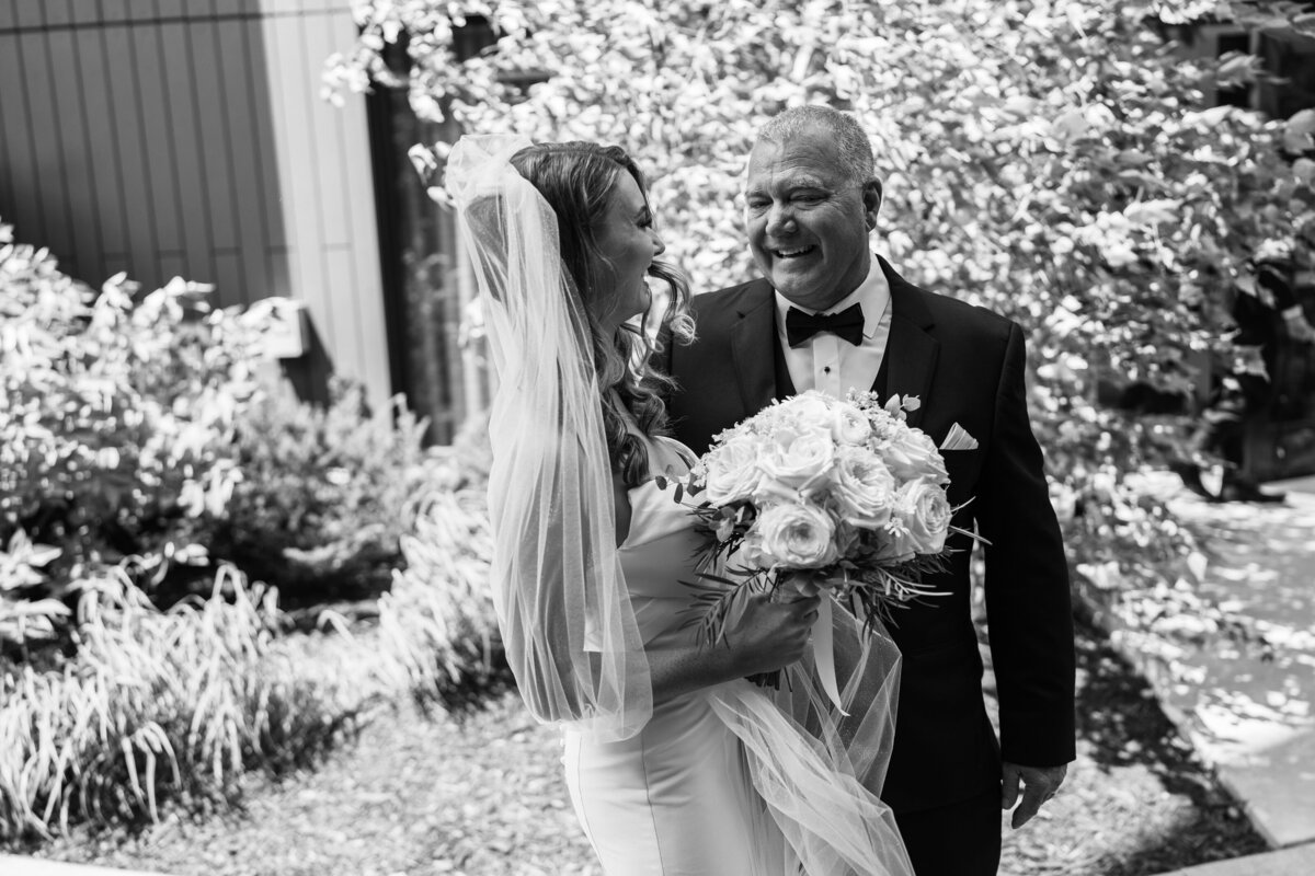 abby-parker-lake-minnetonka-wedding-16