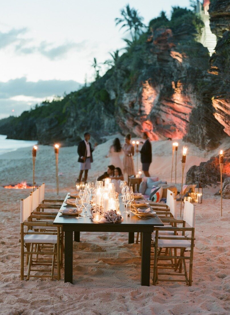 Style-Me-Pretty-Island-Beach-Bonfire-Dinner-Dasfete-10
