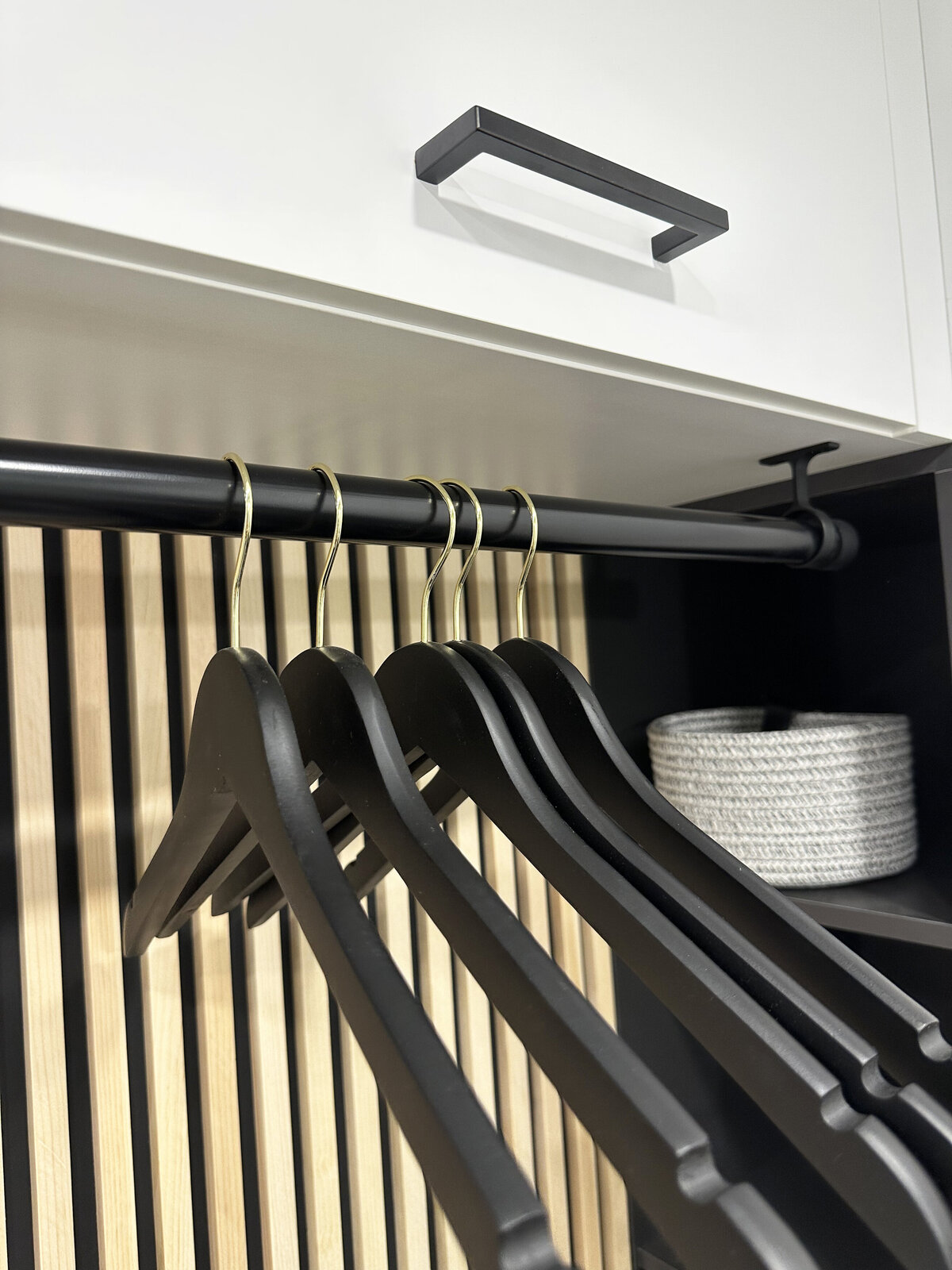 Modern Laundry Interior Design Reno Urbanomic Interiors 2021 (21)