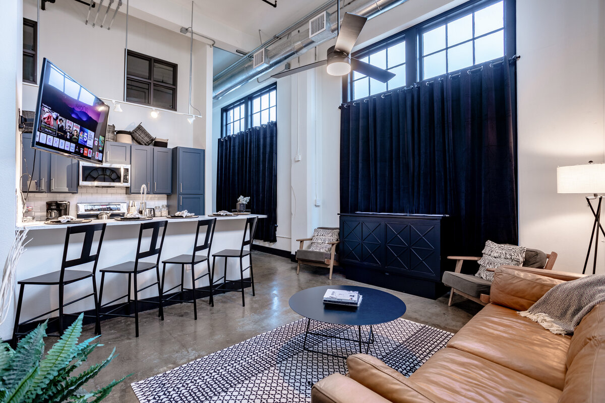 Industrial vintage living area and kitchen in this one-bedroom, one-bathroom downtown luxury rental condo in the heart of Waco within walking distance to Waco's most popular shops, eateries & museums.