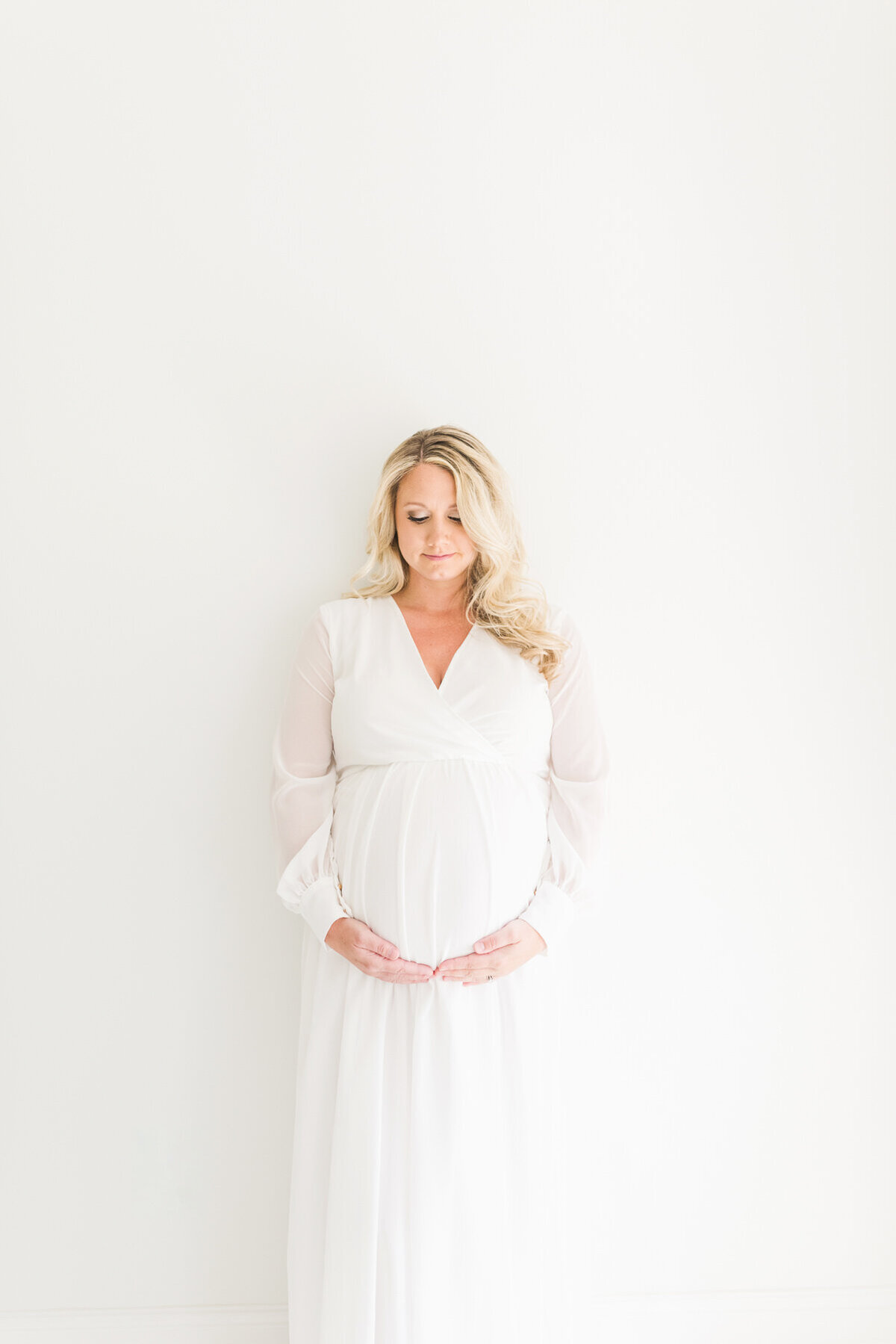 Light-Airy-Maternity-Session-05