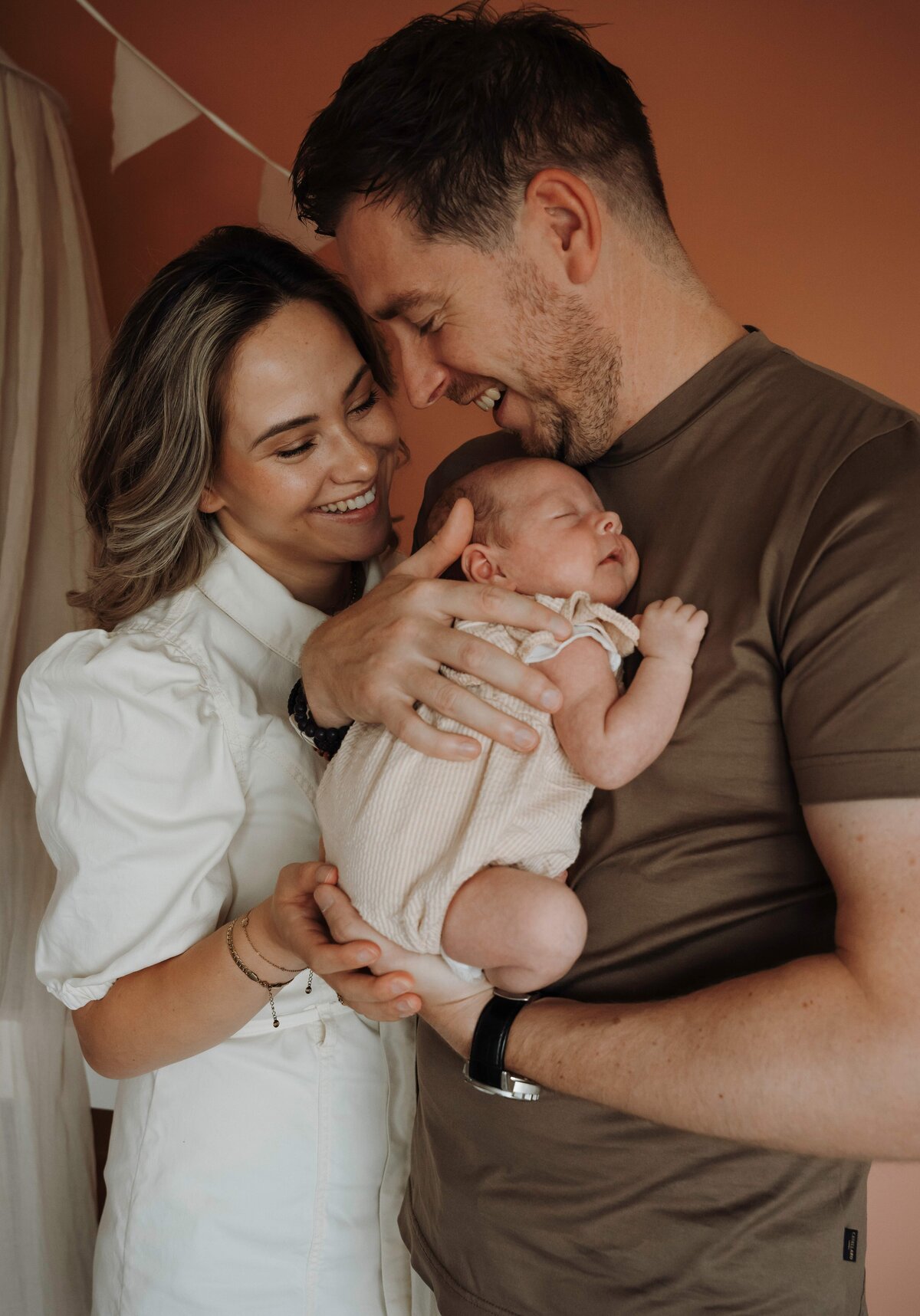 Newborn fotograaf limburg, Newborn fotograaf, Newborn fotograaf haelen, Newborn fotograaf roermond, Newborn fotograaf leudal, Newbornshoot haelen, Newborn shoot leudal, Newborn shoot roermond, Newborn fotografie in de buurt van haelen