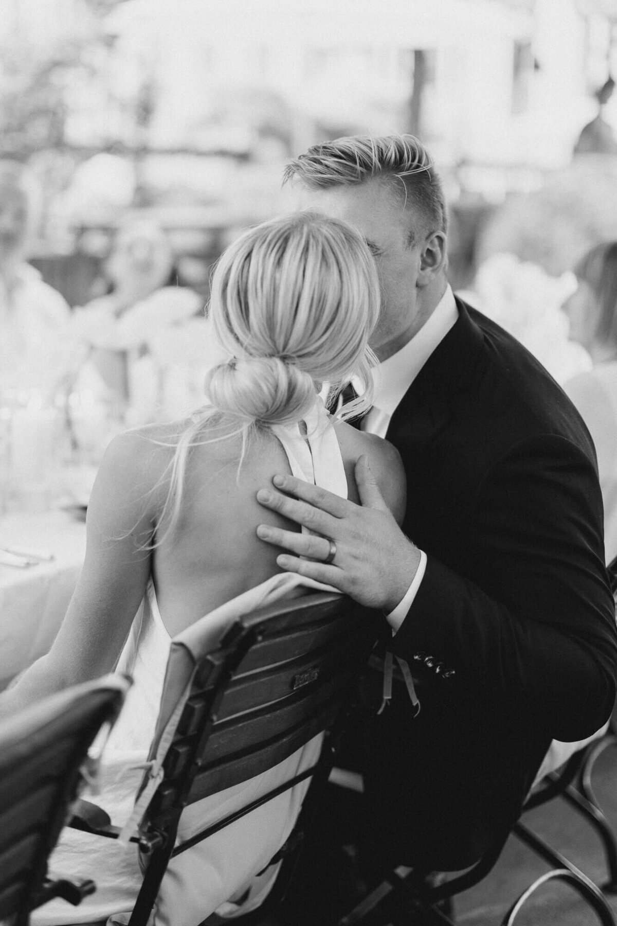 intimate-wedding-vienna-palais-coburg-nfl-player-35