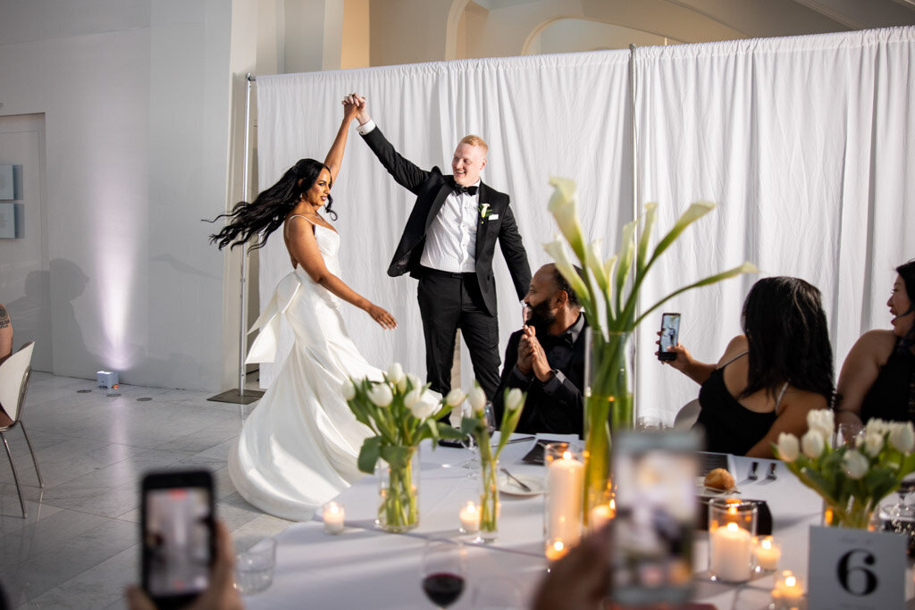 114-Milwaukee-Art-Mueseum-Wedding-Lauren-Ashley-Studios