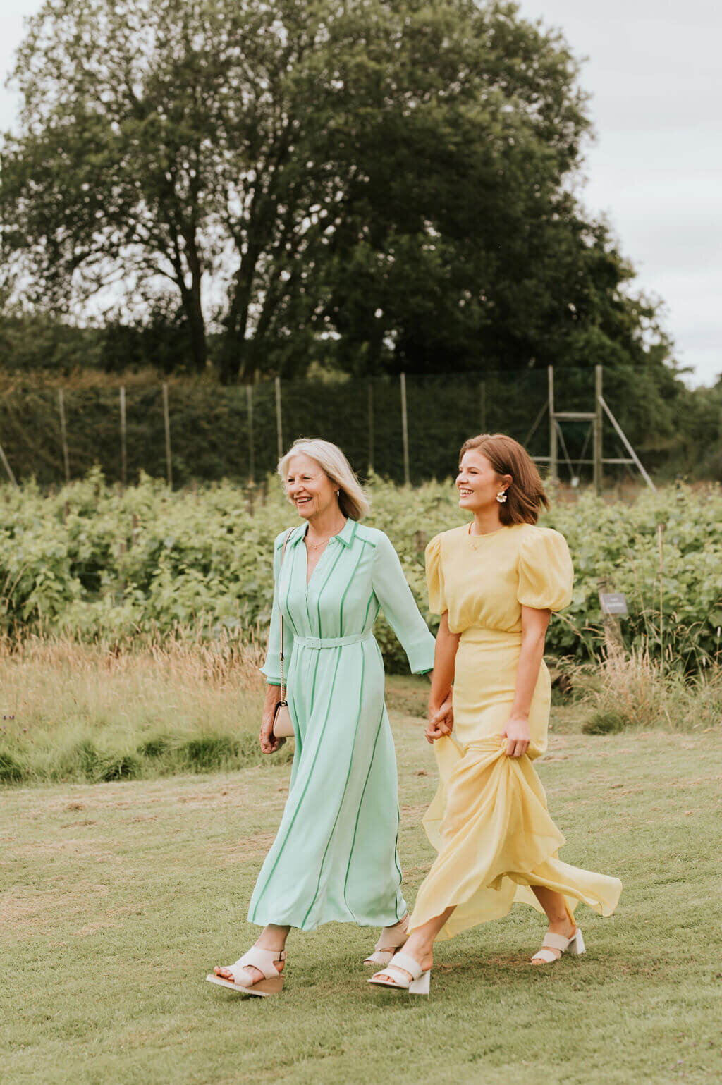 Issy-and-Bella-Floral-Design-Wedding-Florist-Herefordshire-Broadfield-Court-j&N41