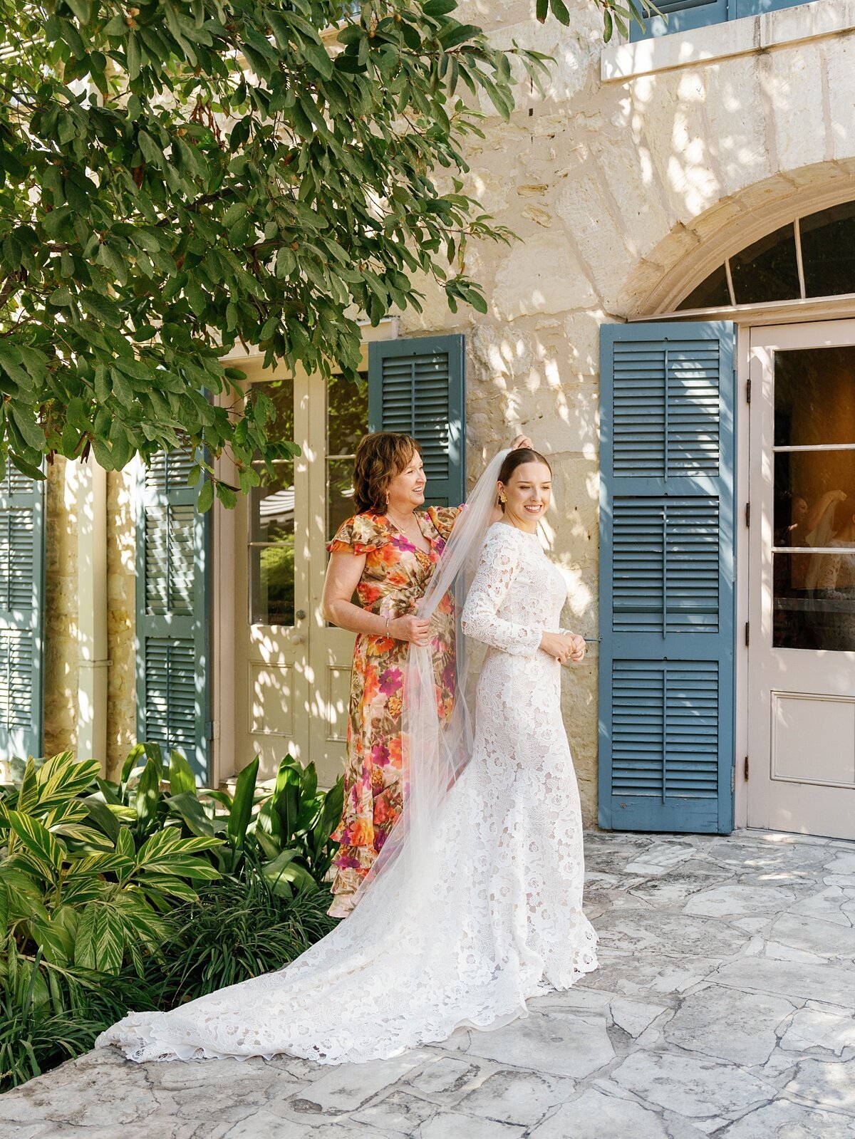 Southwes-School-of-Art-Fall-Wedding-Amy-Odom-Photography_0009