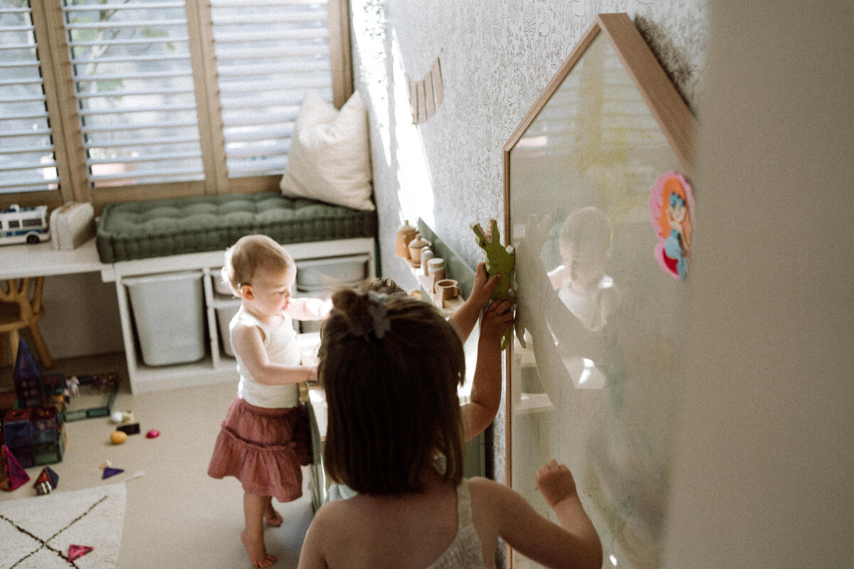 Lifestyle gezinsfotografie tijdens een Homes to Remember-shoot -  reflectie 