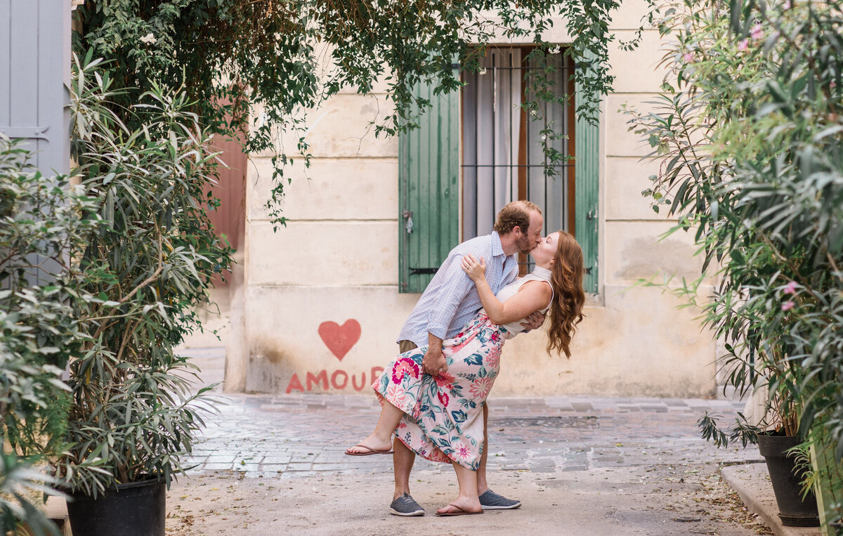 couples vacation photos in arles france in provence-83