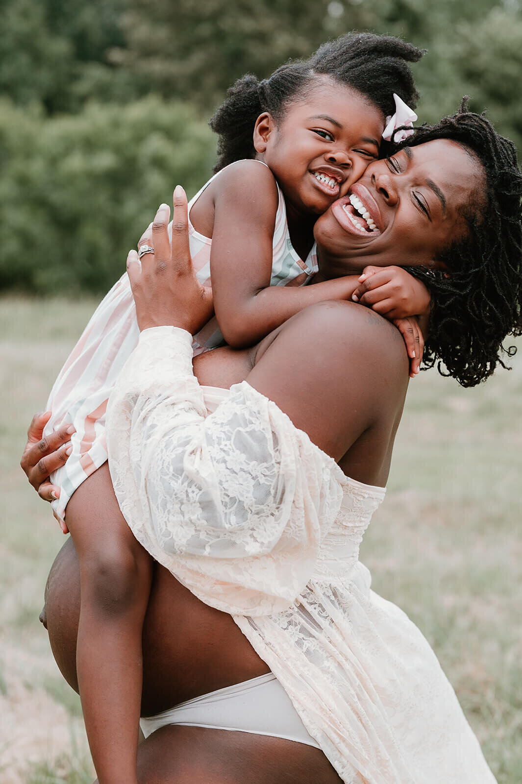 mom-and-daughter-field-maternity-session-charlotte