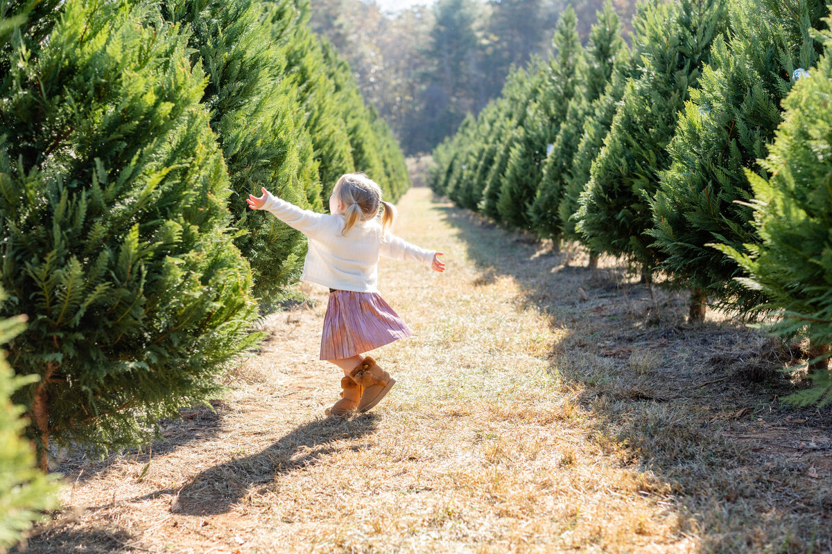 ChristmasTreeFarmMinisGreenvilleSCJennyMacyPhotography-Alexis53