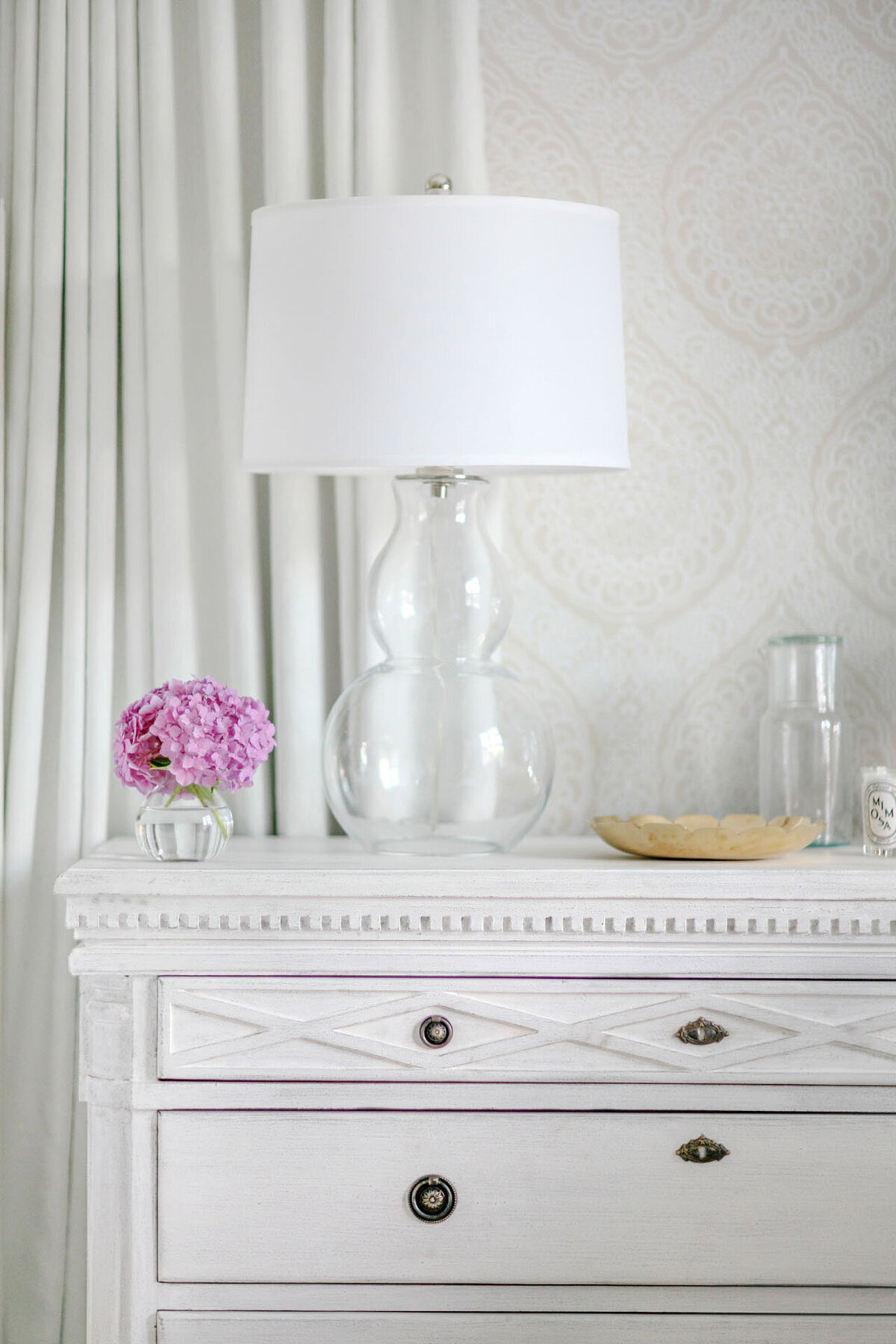 12-swedish-dresser-damask-wallpaper