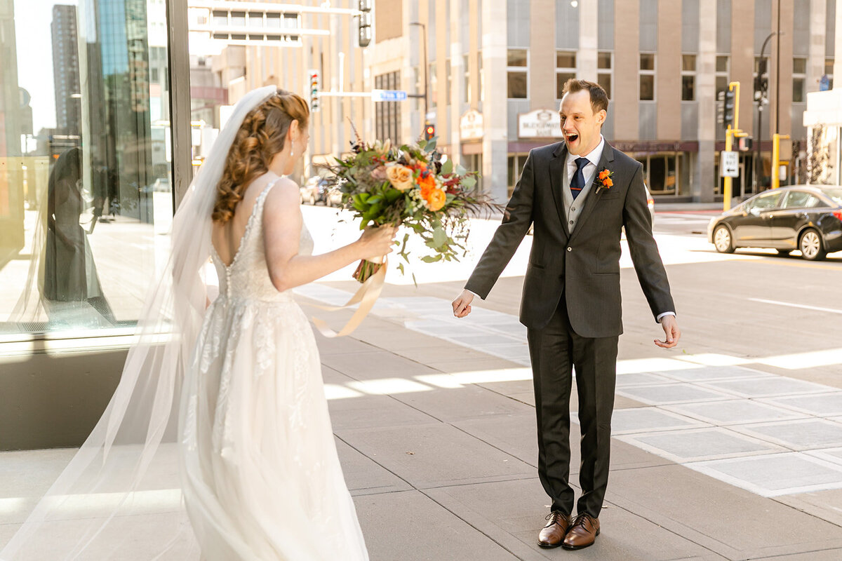 bride-groom-first-look-city-reaction