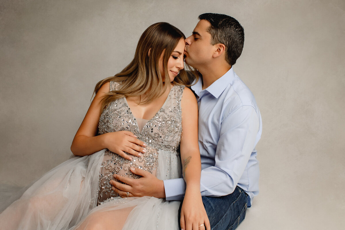 NW Arkansas maternity photographer, maternity photography near me, maternity portraits NW Arkansas, pregnancy photoshoot near me