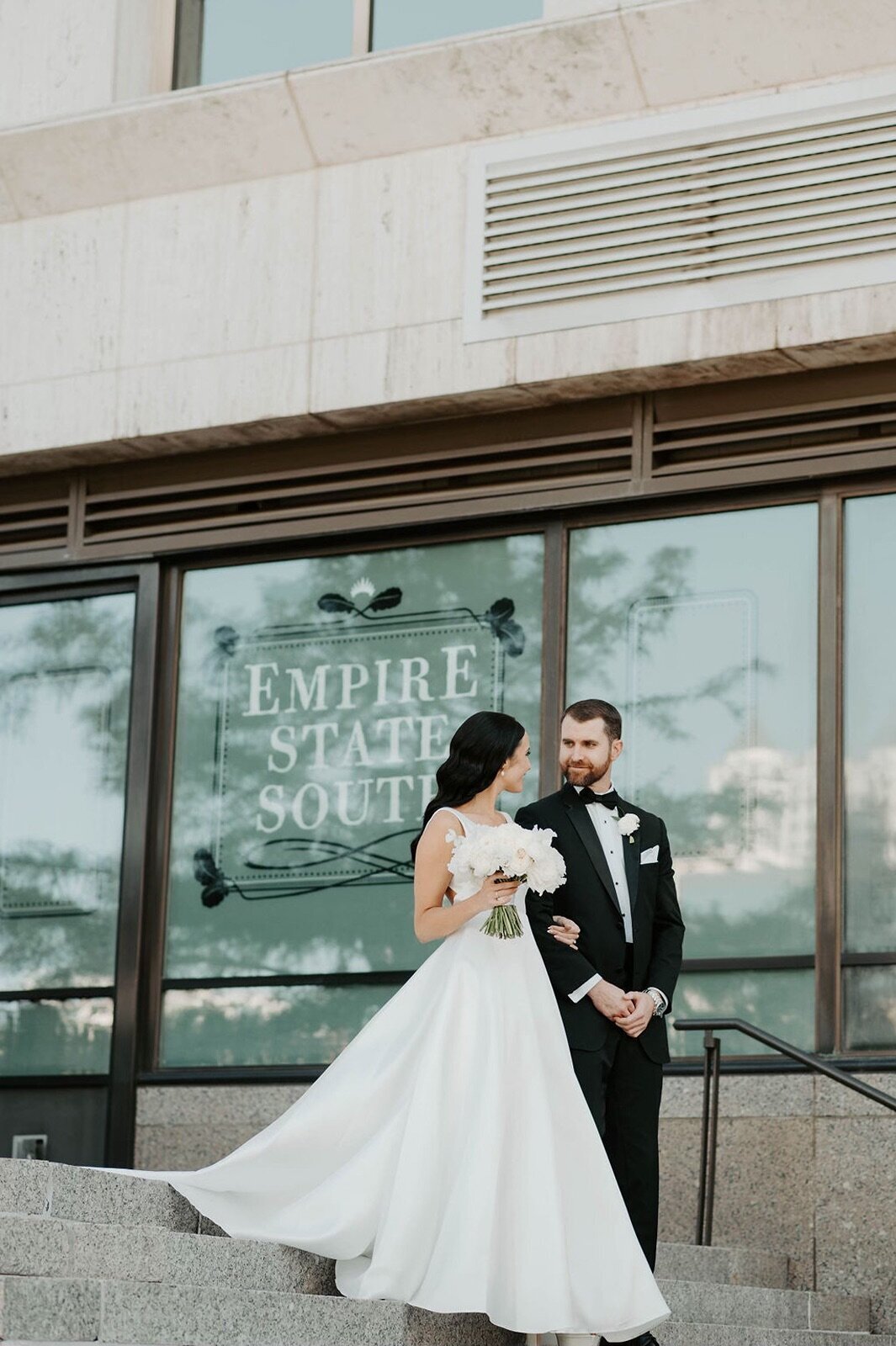 bride-groom-city-portrait