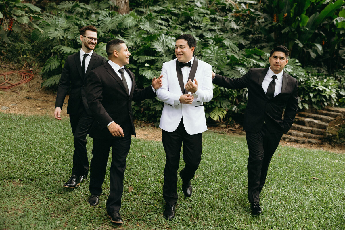 linapricephotography-wedding-ceremony-at-kualoa-ranch-hawaii-oahu.jpg-9425