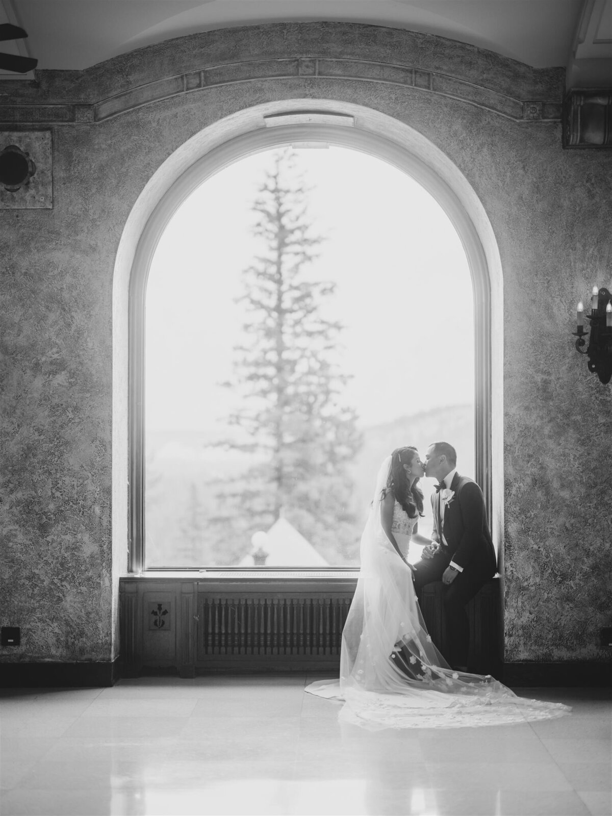 calgary-wedding-photographers-nicole-sarah-fairmont-banff-springs-SR-465_websize (1)