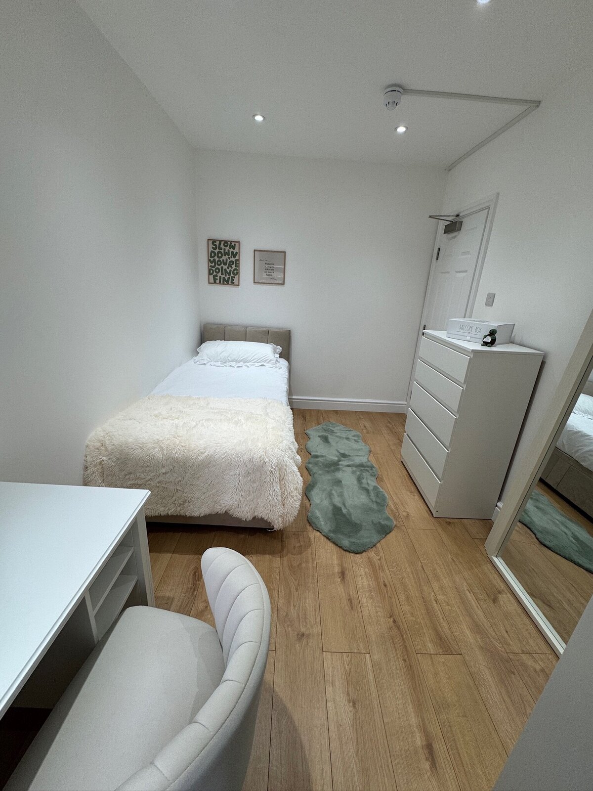 zintarah-haven-supported-accomodation-croydon-anima-youth-bedroom-6