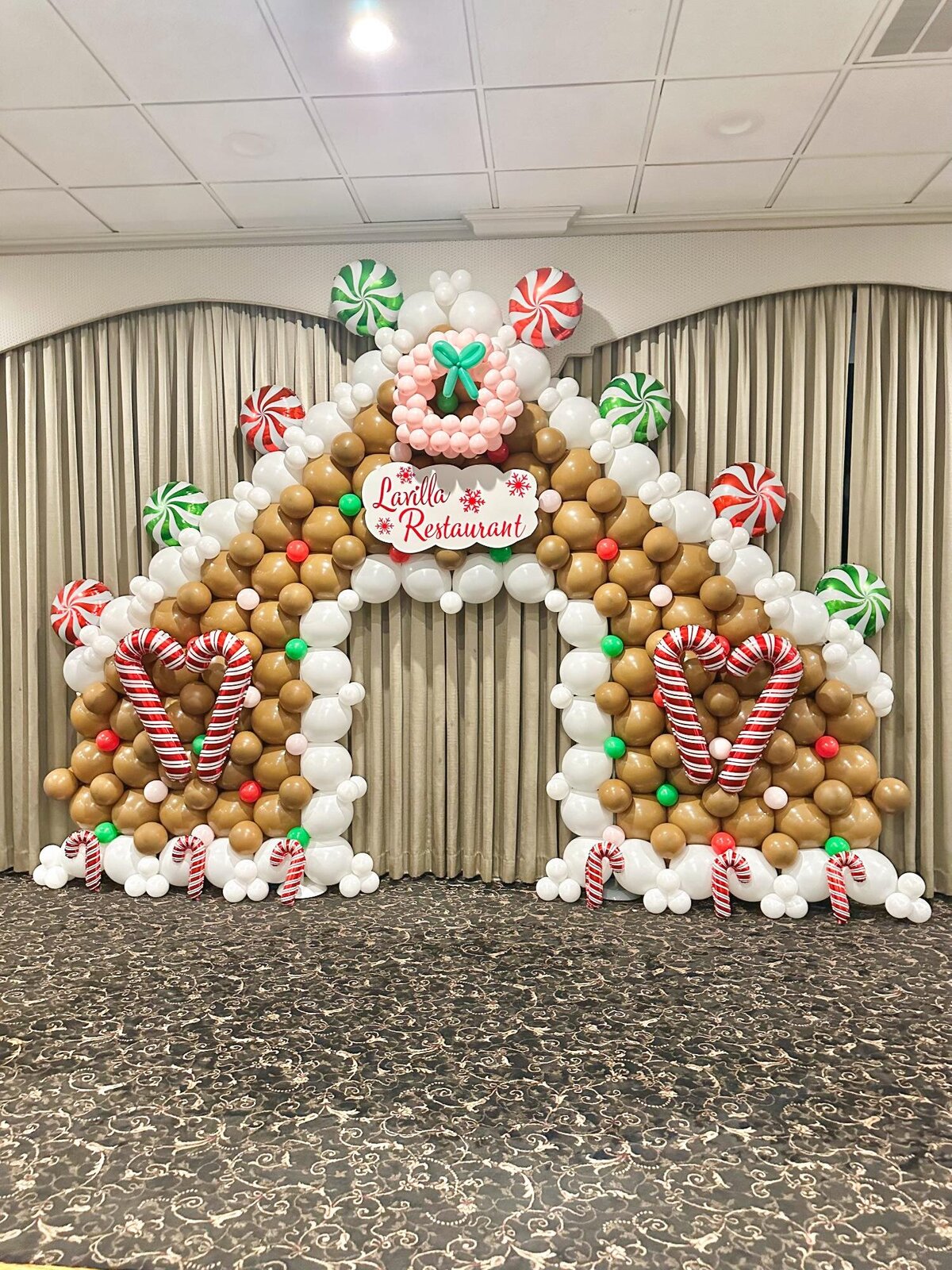 Christmas party balloons for event in Chicago