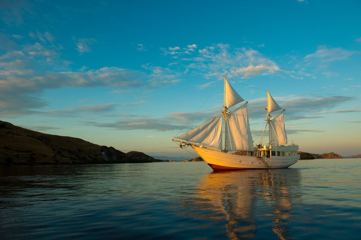 Luxury Yacht Charter Indonesia alexa_0596