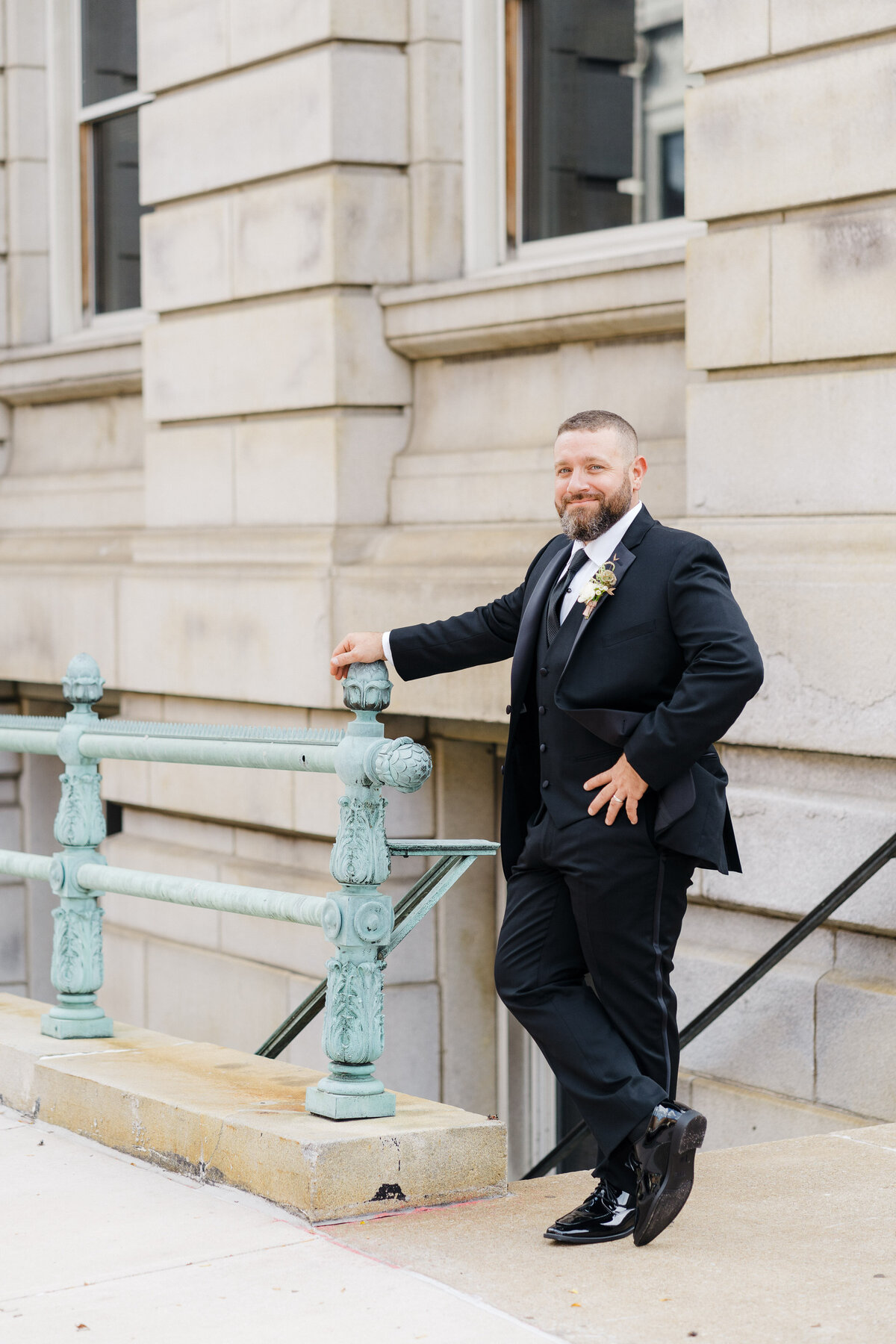 elopement-groom-pittsburgh-portrait