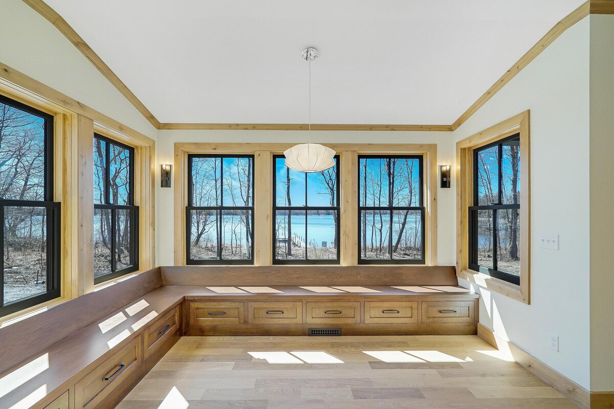 Ericksons_Dining Lake View_To Stage