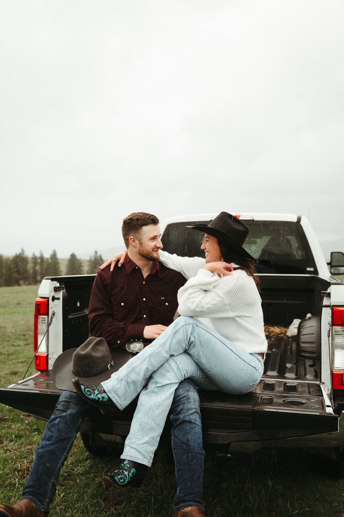 presley-gray-photo-montana-western-style-engagement-4013