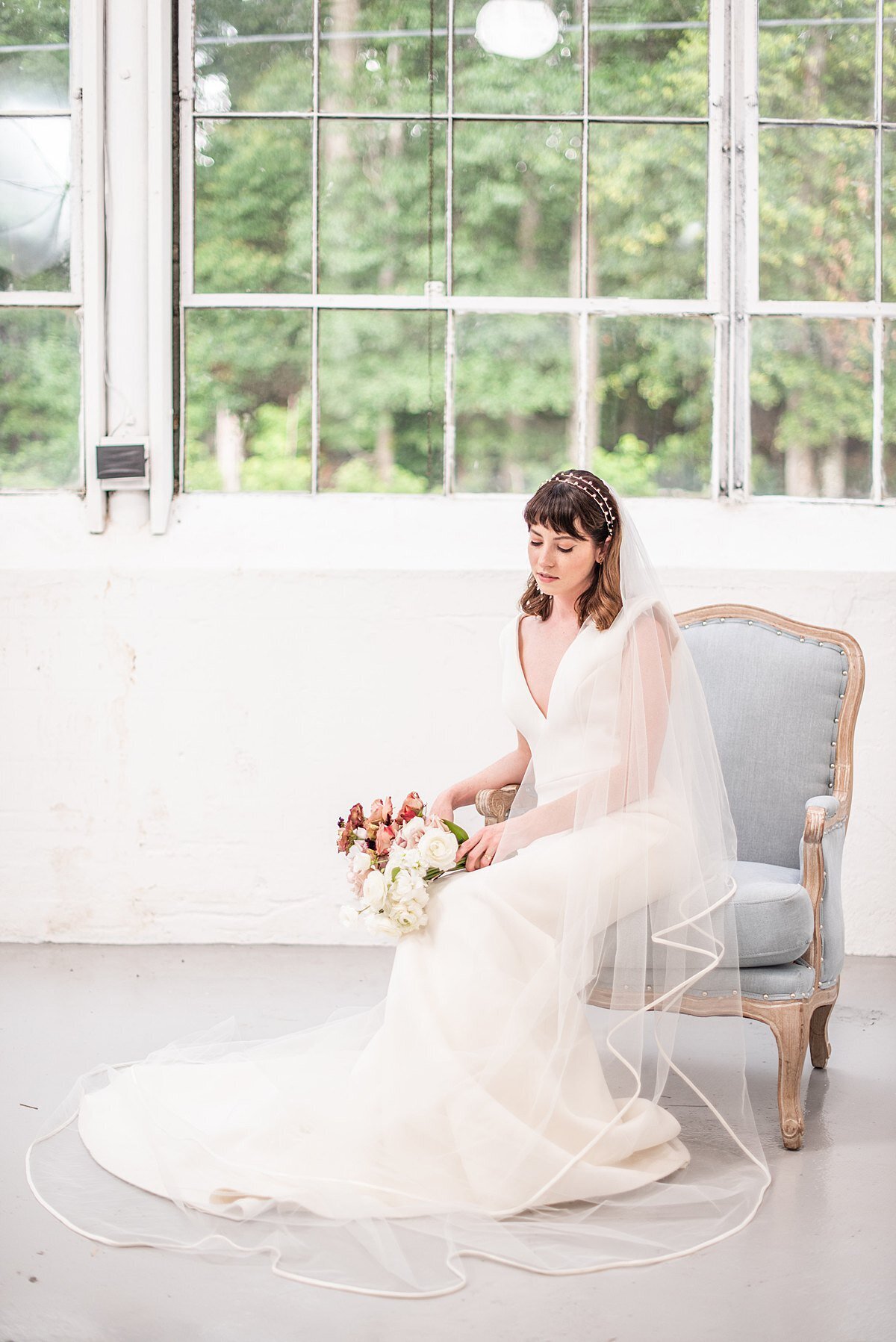 bride-bouquet-white-modern-greenville-sc-nc