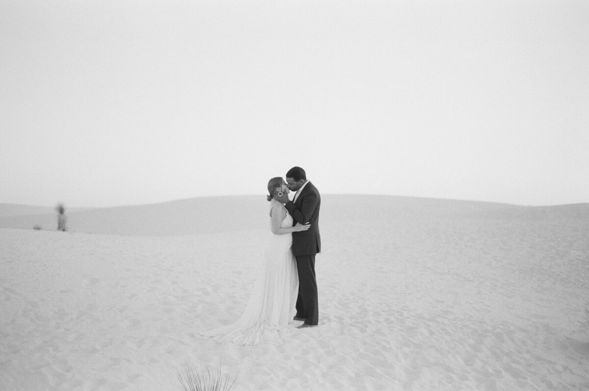 couple wedding kiss in white sands new mexico