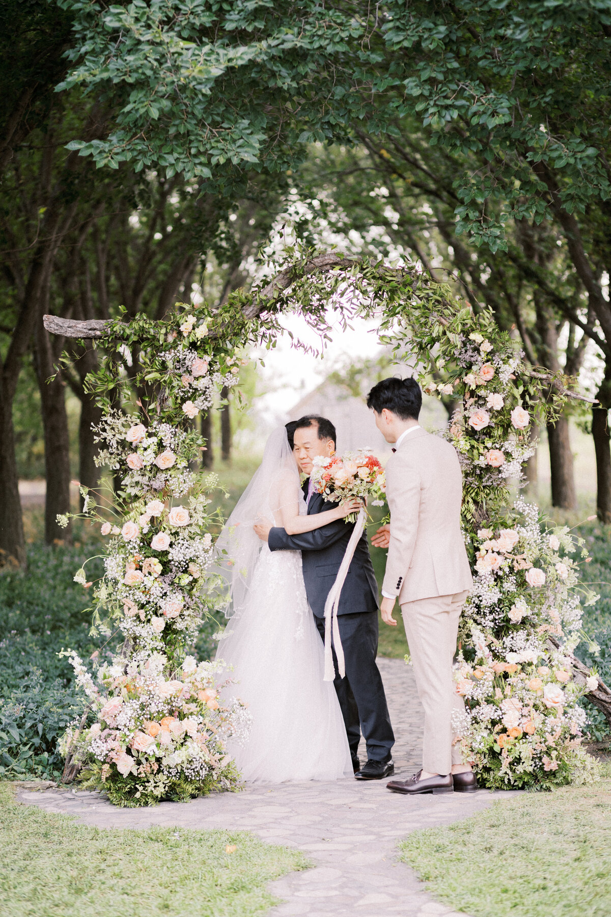 floral-and-field-design-bespoke-wedding-floral-styling-calgary-alberta-yoon-taesuk-2-61