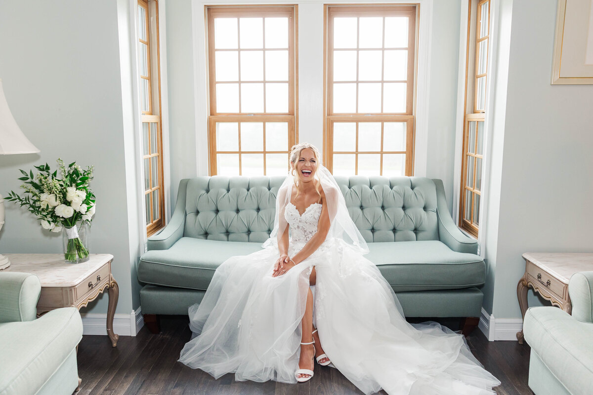 northern-michigan-wedding-photographer-bridal-portrait-white-roses