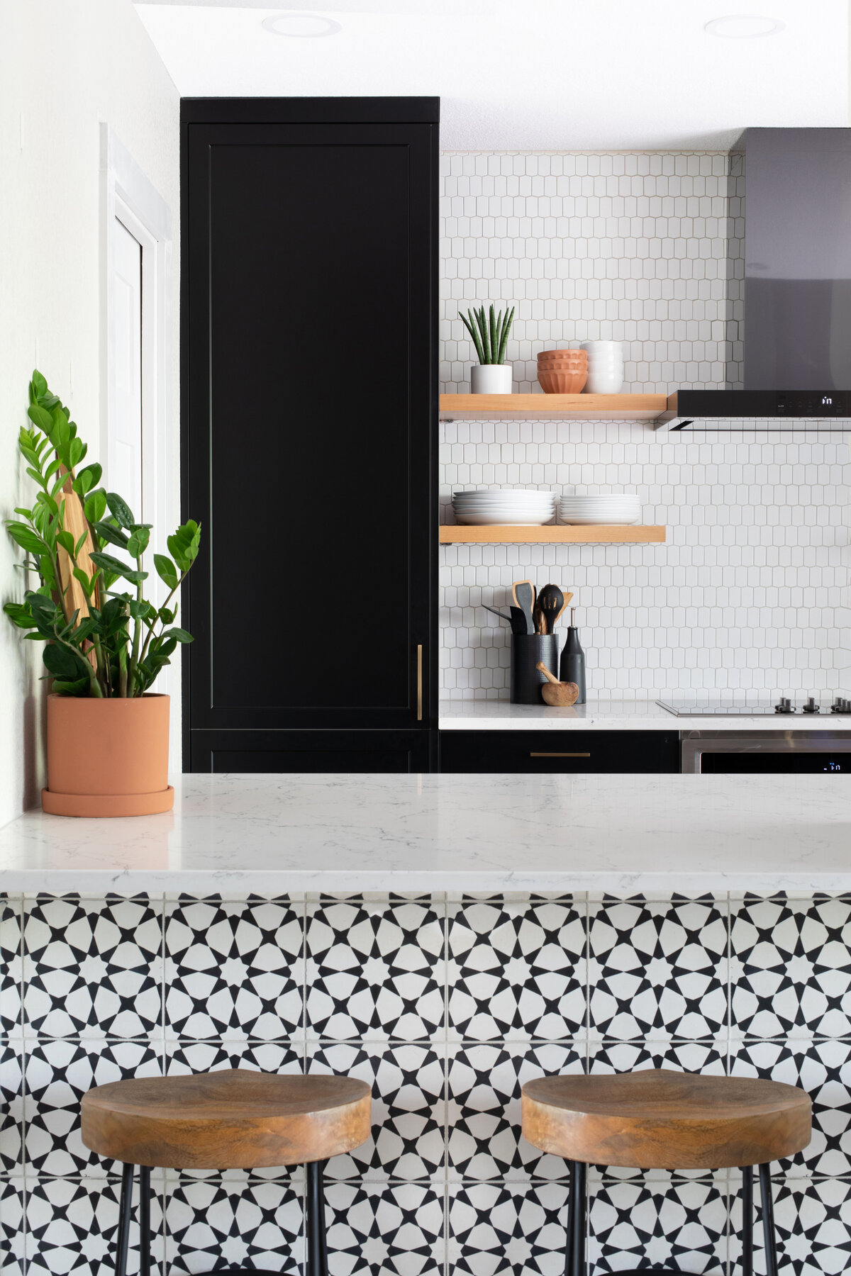 hello-home-austin-modern-black-and-white-kichen-remodel-patterned-wall-tile-open-shelves-black-cabinets-5