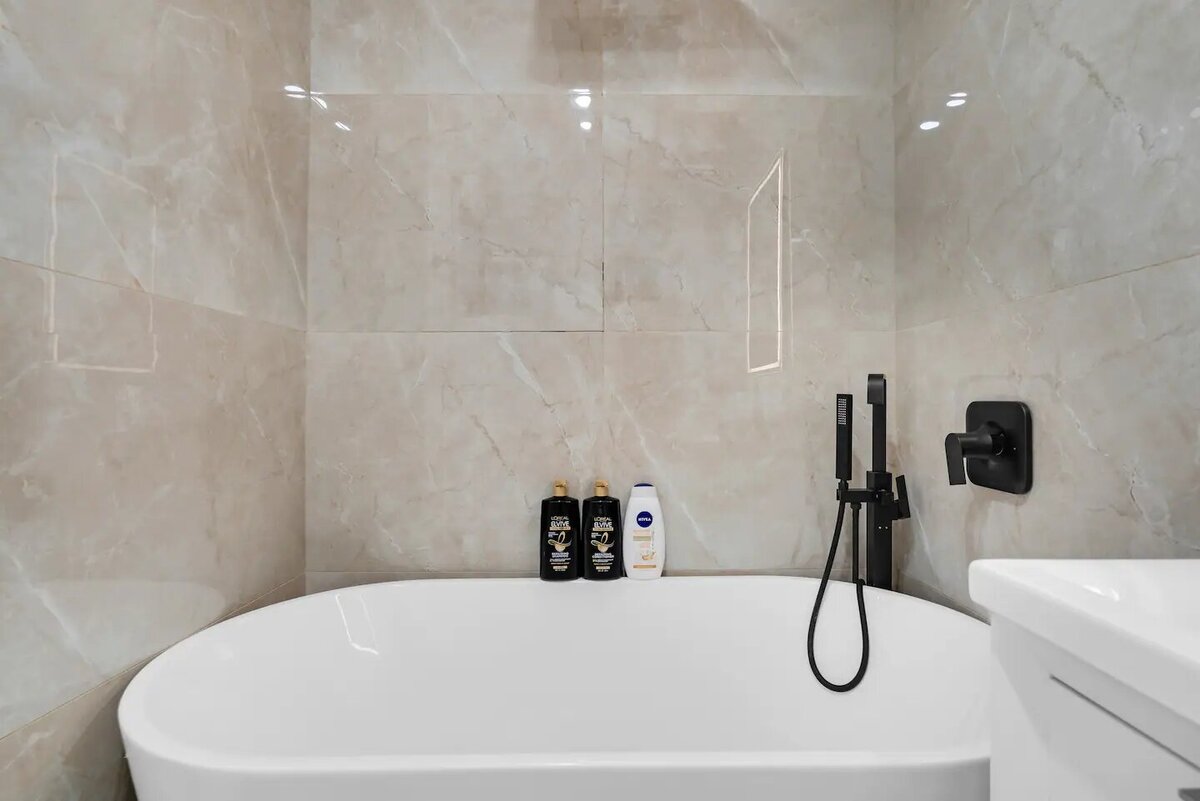 Bathroom 4 (2)