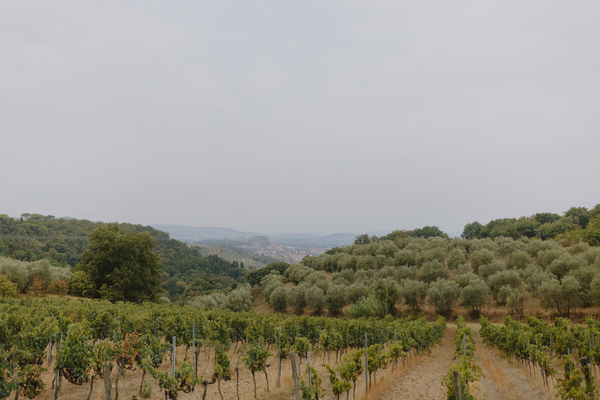 Luxury wedding photography for stylish couples, blending fine art, soft romance, and editorial storytelling in the most breathtaking locations.