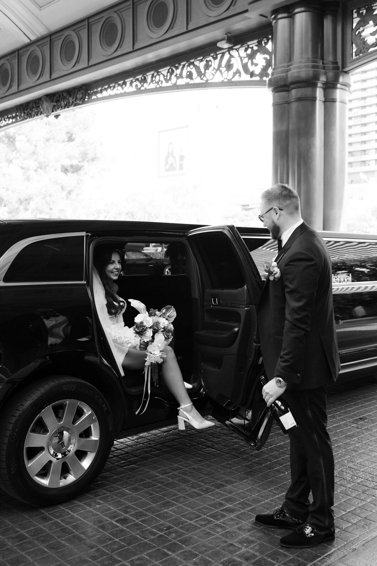 42riskyexposure_hannah-rory_las-vegas-elopement-photography