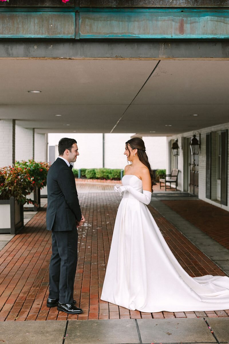 evansville-country-club-wedding-first-look-moment08