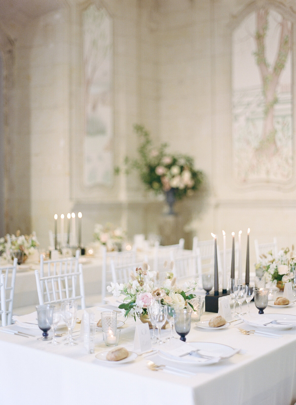 Jennifer Fox Weddings English speaking wedding planning & design agency in France crafting refined and bespoke weddings and celebrations Provence, Paris and destination Molly-Carr-Photography-Natalie-Ryan-Dinner-32