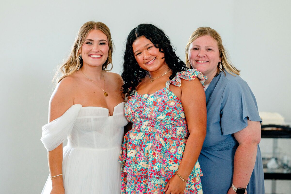 bride-with-friends
