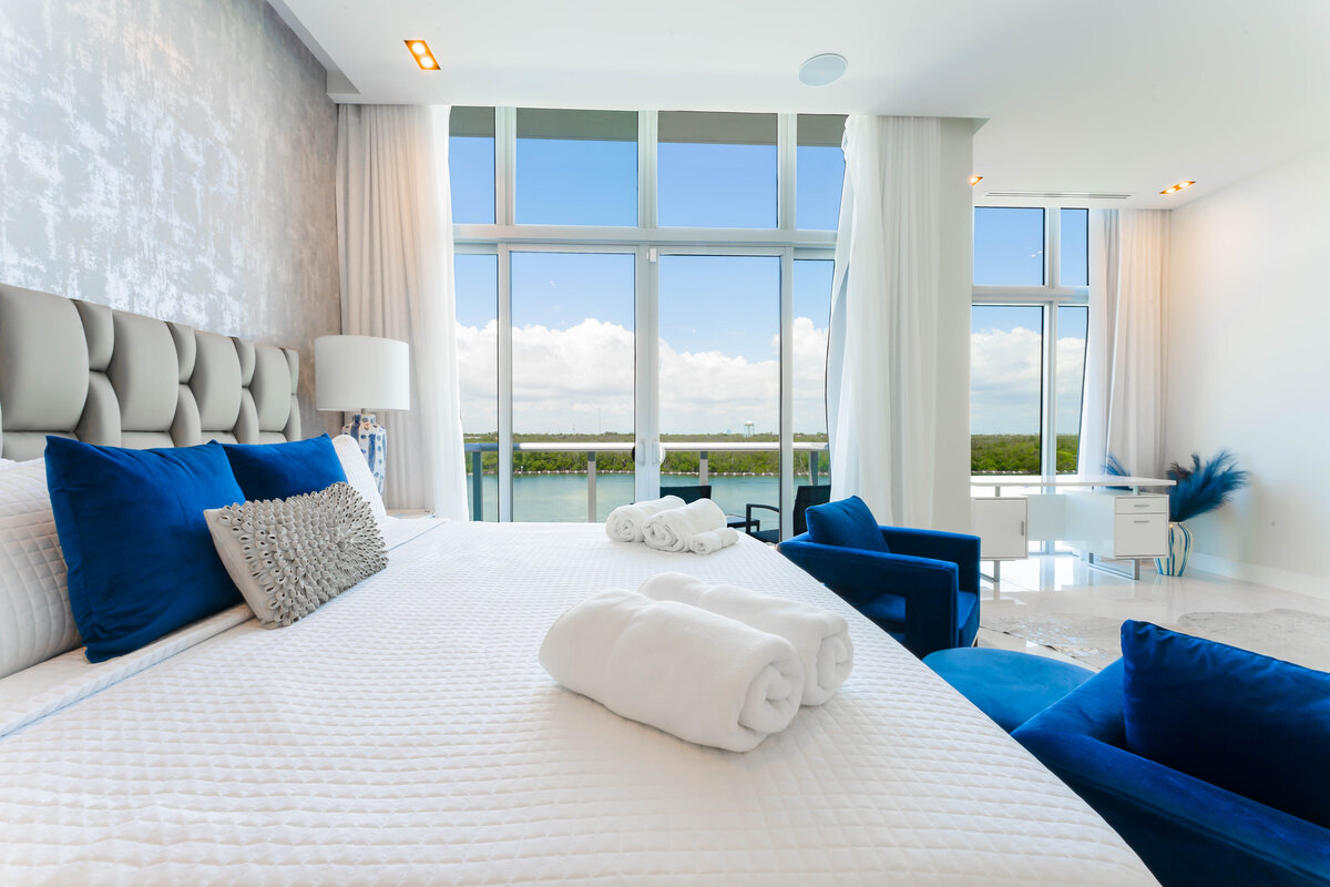 Master bedroom  (2)