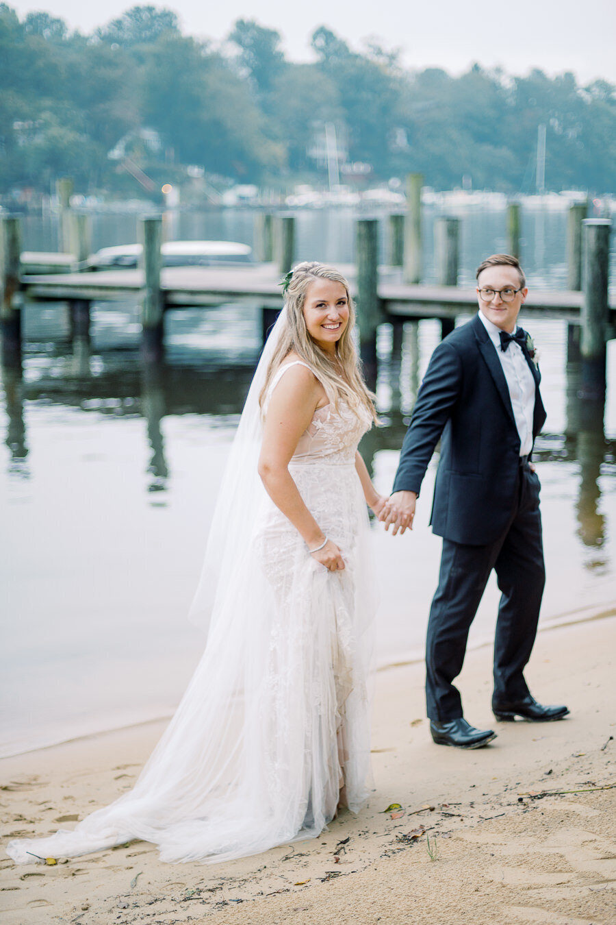 Leah_Ethan_Annapolis_Maryland_Fine_Art_Intimate_Waterfront_Wedding_Megan_Harris_Photography_-24