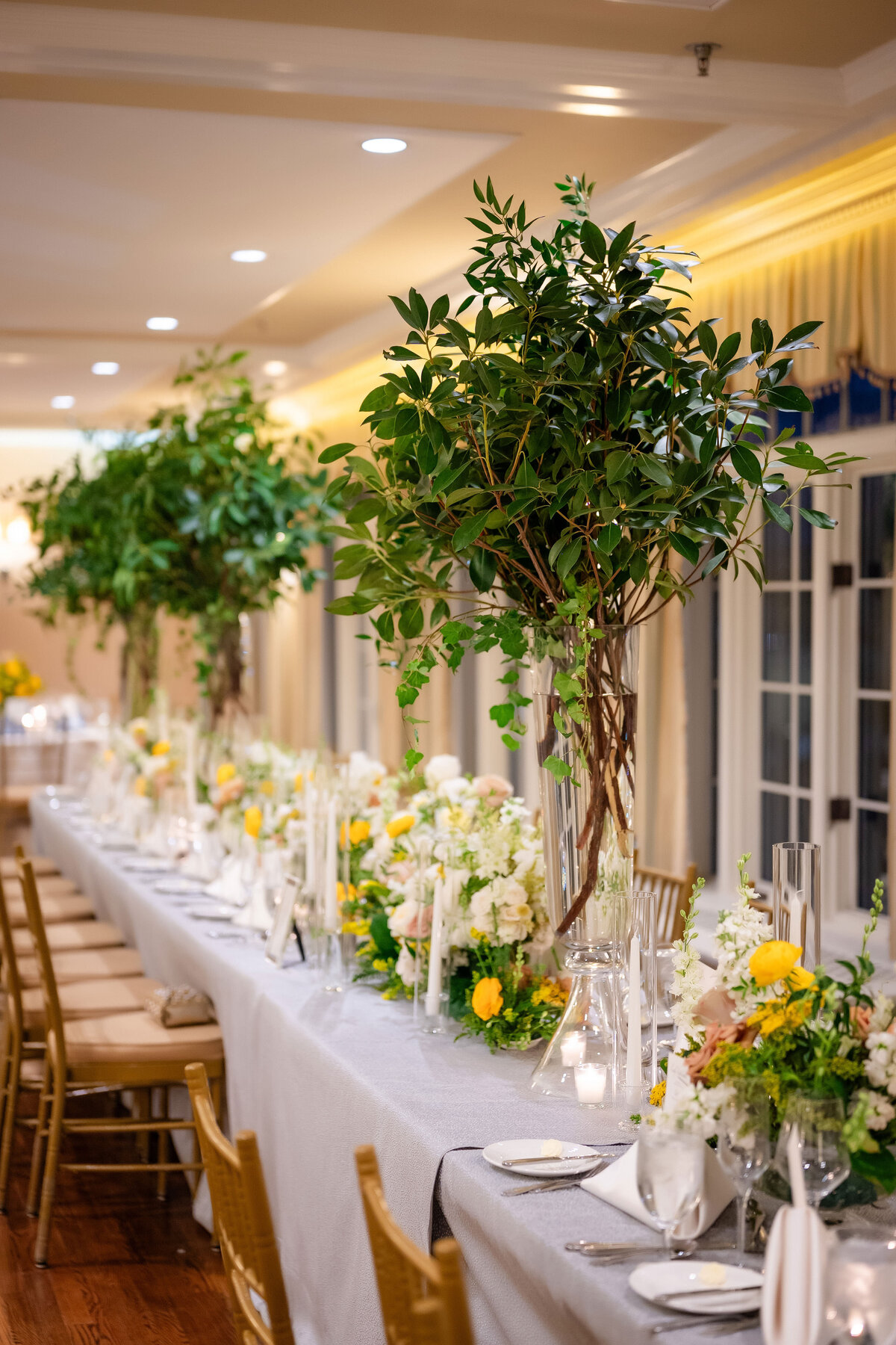 pittsburgh golf club wedding dinner flowers green and yellow by the farmers daughter pittsburgh