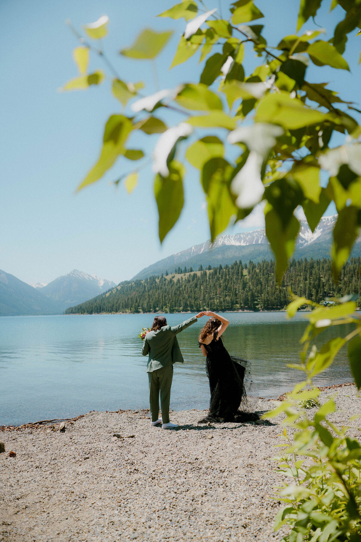 Lakeside_Brenda&JanieElopementPhotos_OregonWeddingPhotographer_KuroCreativeHouse-16