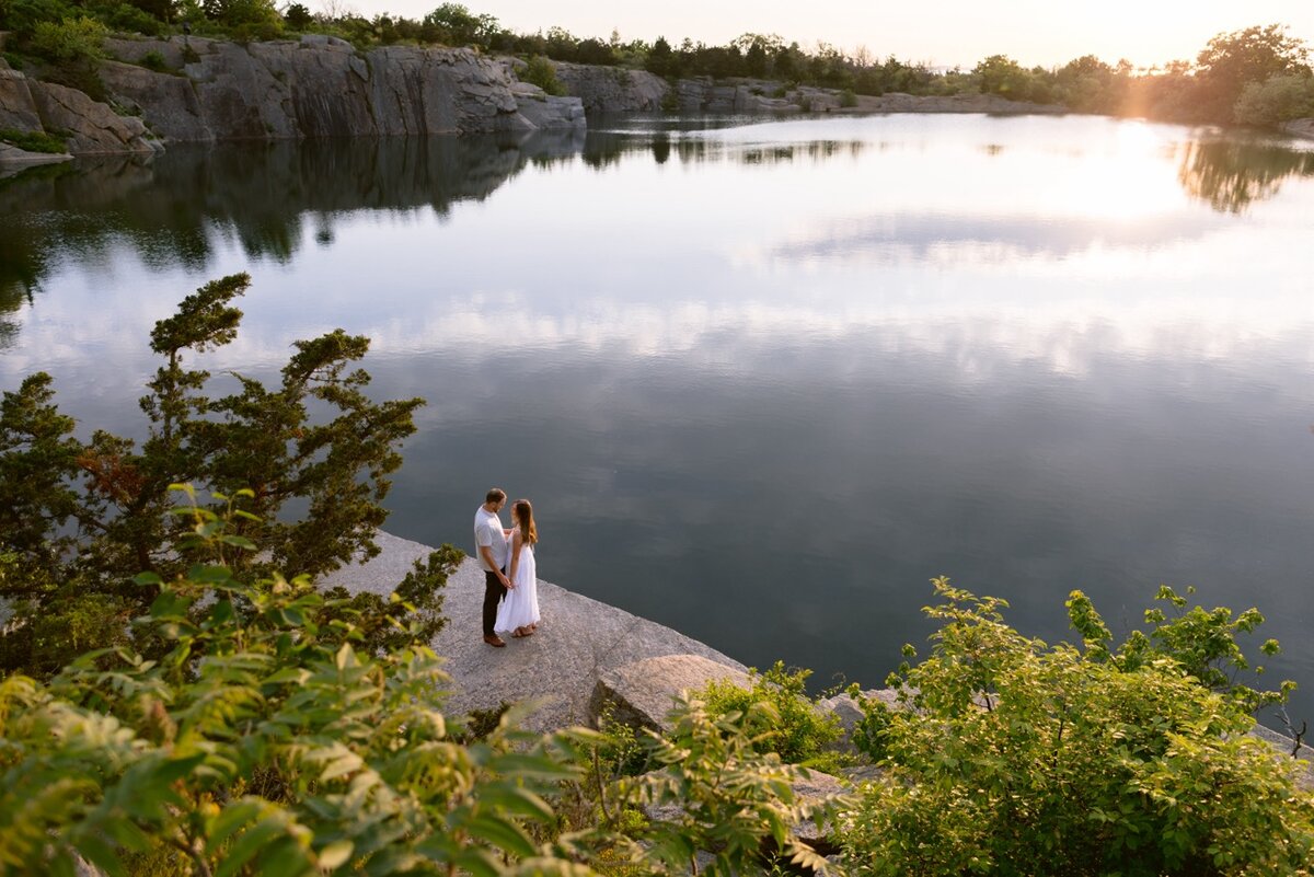 Danielle-robidoux-photography-halibut-point-state-park-engagement-session