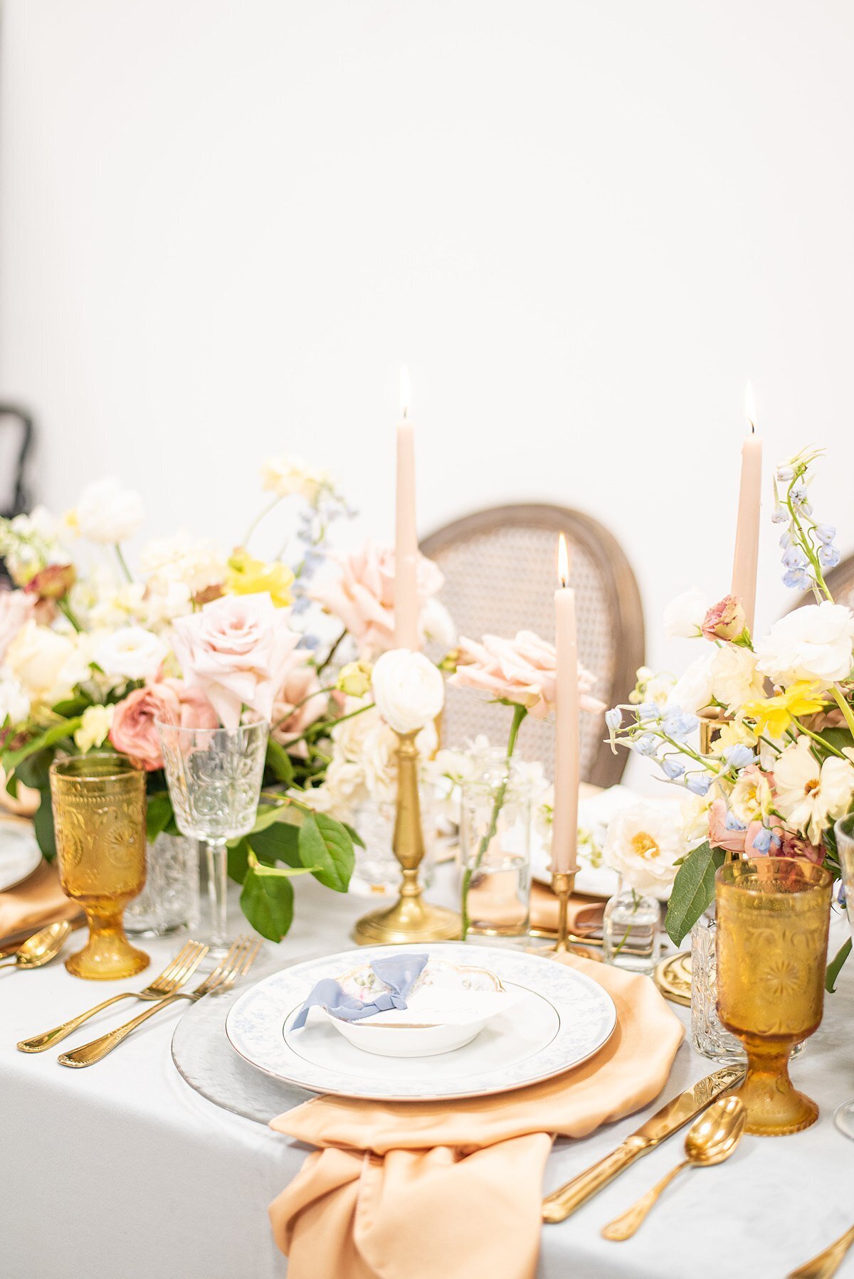 wedding-reception-tablescape-yellow-blue-pink-fairytale-bride-groom