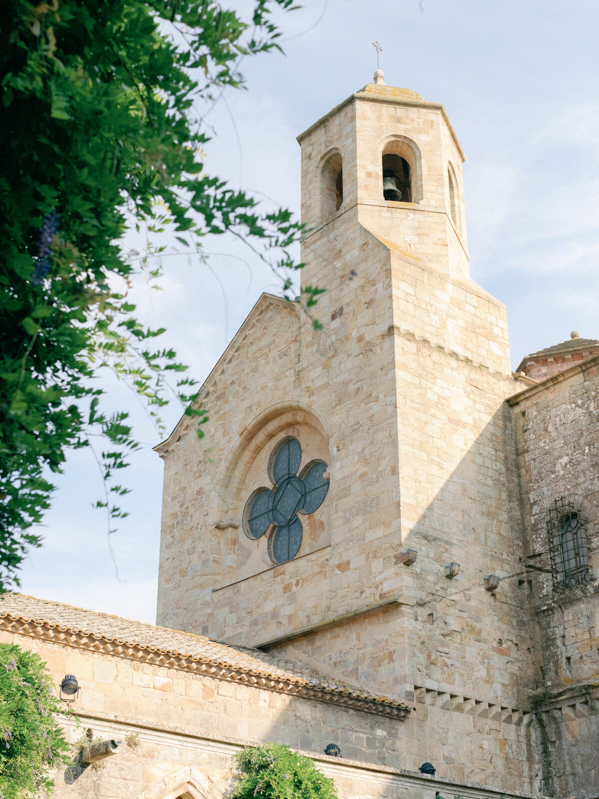 250-22072023-_81A1724-Olivia-Poncelet-Wedding-Abbaye-de-Fontfroide-AG-WEB-150