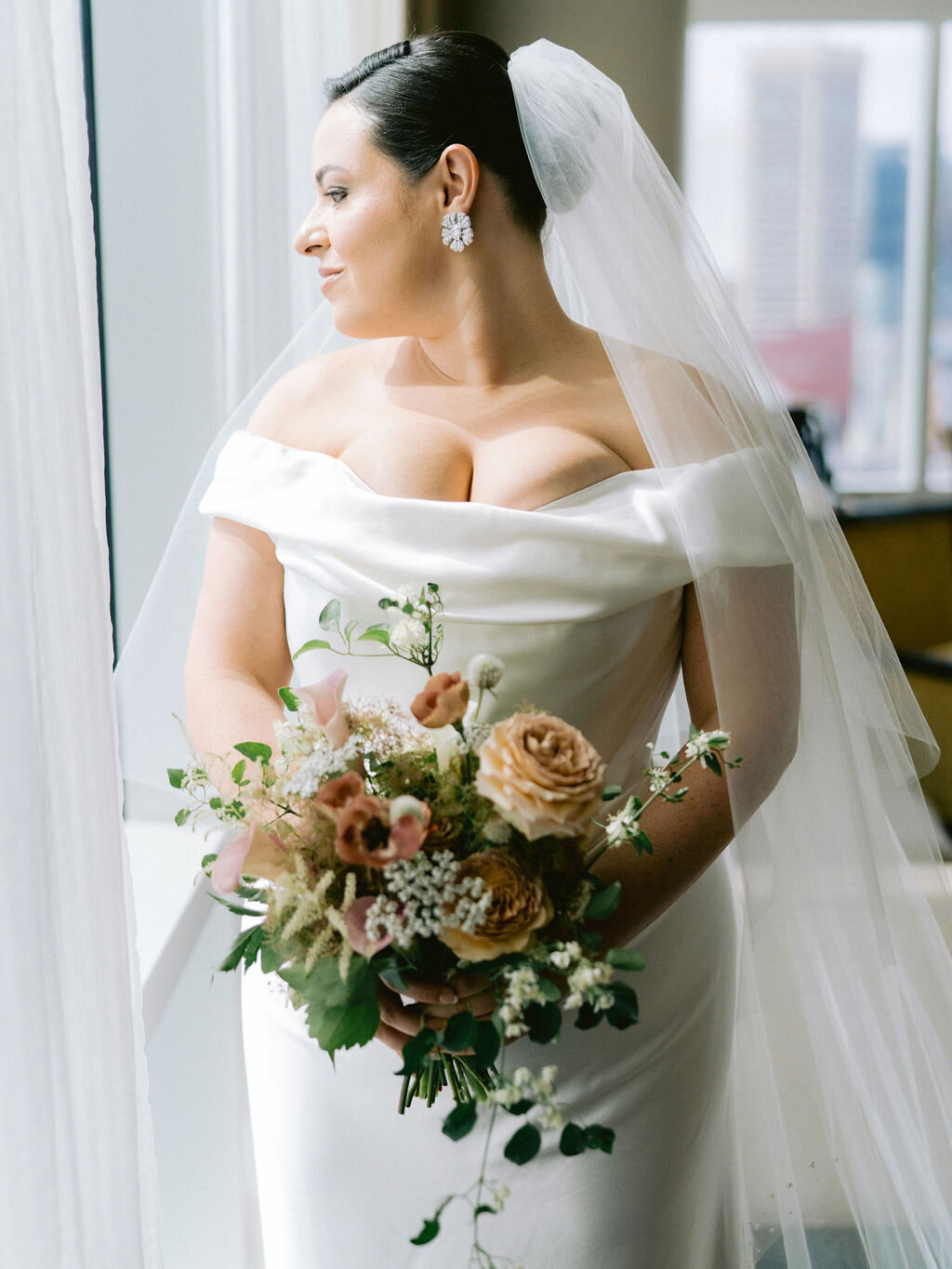 NikkiSanterre_EastCoastLuxuryWeddingPhotographer_PeabodyLibraryWeddingNouvelleEvents_Emily&Daniel-18