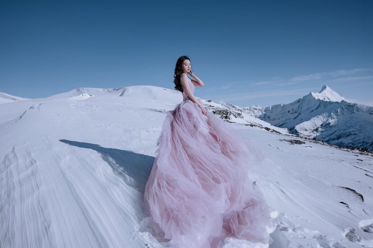 Helicopter wedding photoshoot, Dragon Fly Peak, Wanaka.