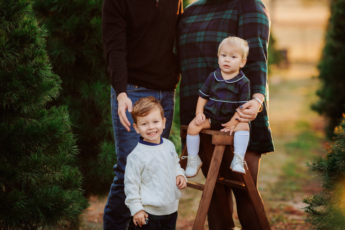NWA family photographer, Northwest Arkansas best family photography, family portraits near me, professional family photos, family photography packages