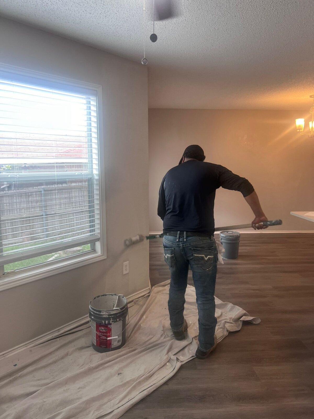 Leading home builders in Dallas, TX, specializing in custom home construction. This image highlights the expertise and dedication of Dallas builders in creating beautiful, tailored homes for their clients.