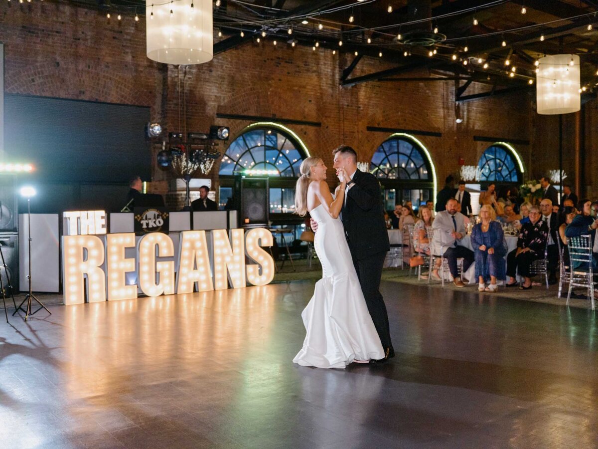 Timeless wedding at Windows on the River in Cleveland